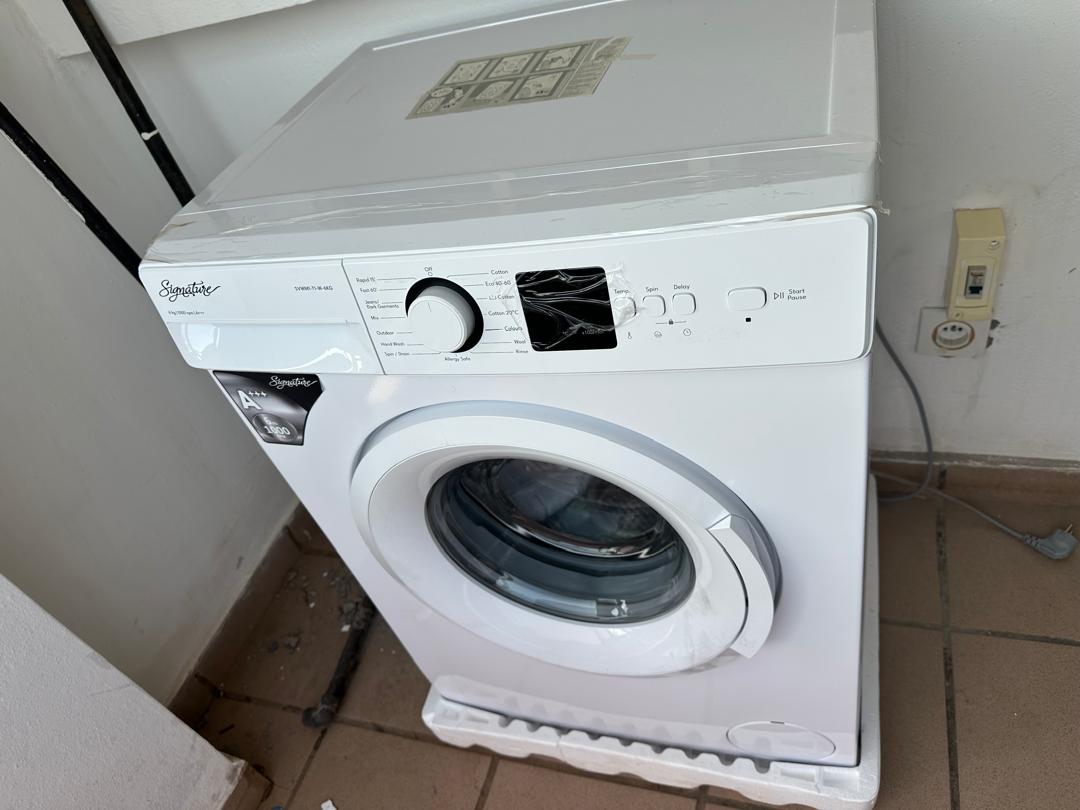 Apartment to rent - Yaoundé, Mfandena, Stv - 1 living room(s), 3 bedroom(s), 2 bathroom(s) - 900 000 FCFA / month