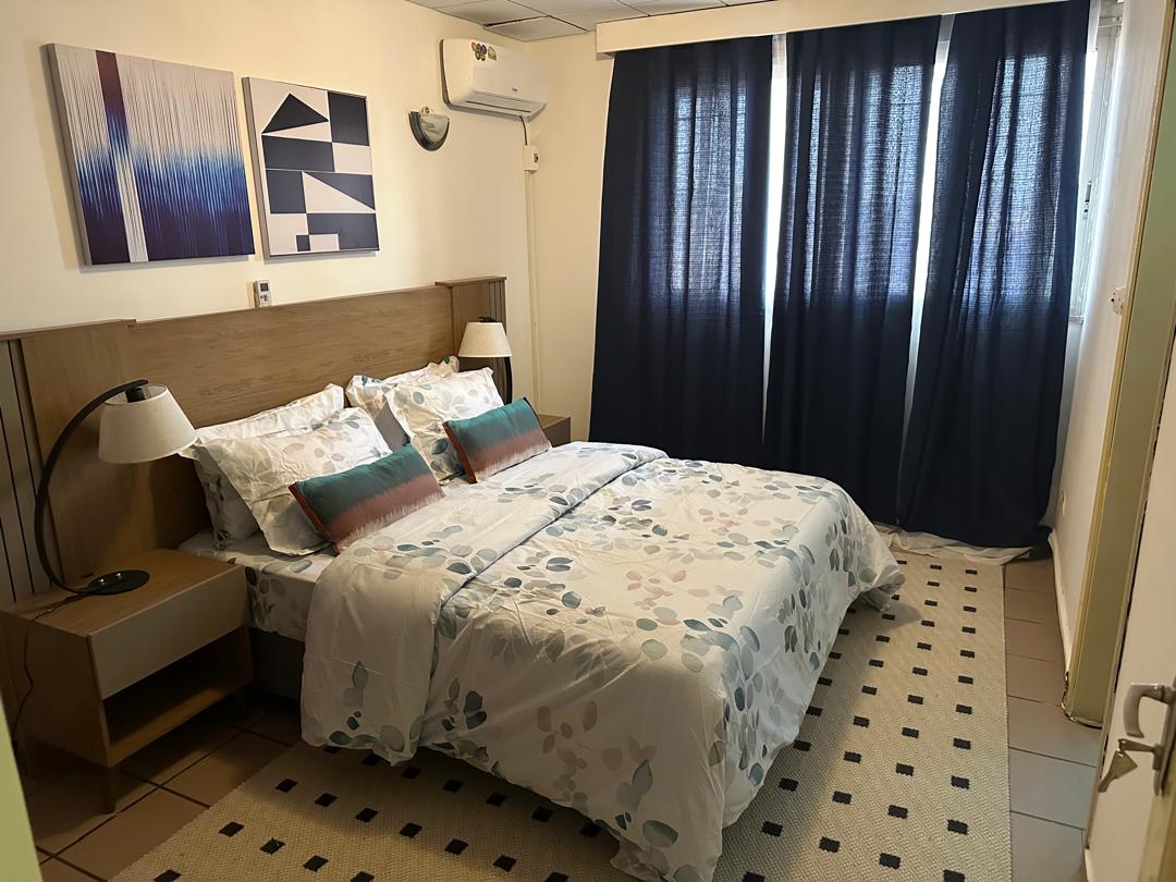 Apartment to rent - Yaoundé, Mfandena, Stv - 1 living room(s), 3 bedroom(s), 2 bathroom(s) - 900 000 FCFA / month