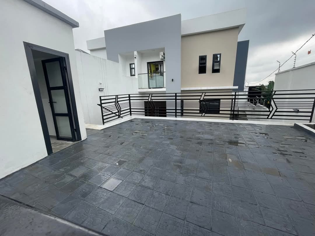 House (Duplex) for sale - Douala, Yassa, M - 1 living room(s), 4 bedroom(s), 3 bathroom(s) - 180 000 000 FCFA / month