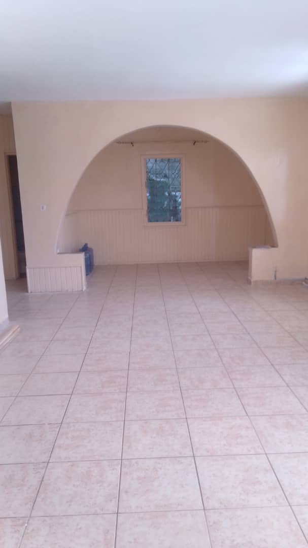 Office to rent at Yaoundé, Bastos, Bastos - 400 m2 - 800 000 FCFA