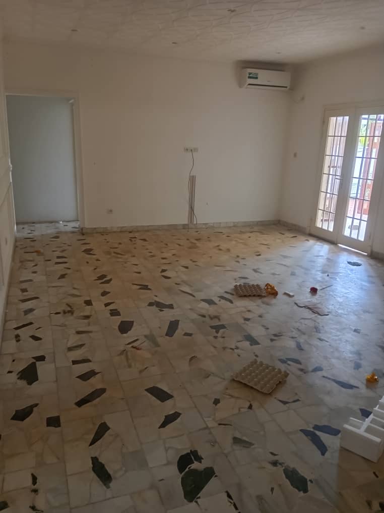 House (Villa) to rent - Yaoundé, Bastos, Bastos - 1 living room(s), 3 bedroom(s), 3 bathroom(s) - 700 000 FCFA / month