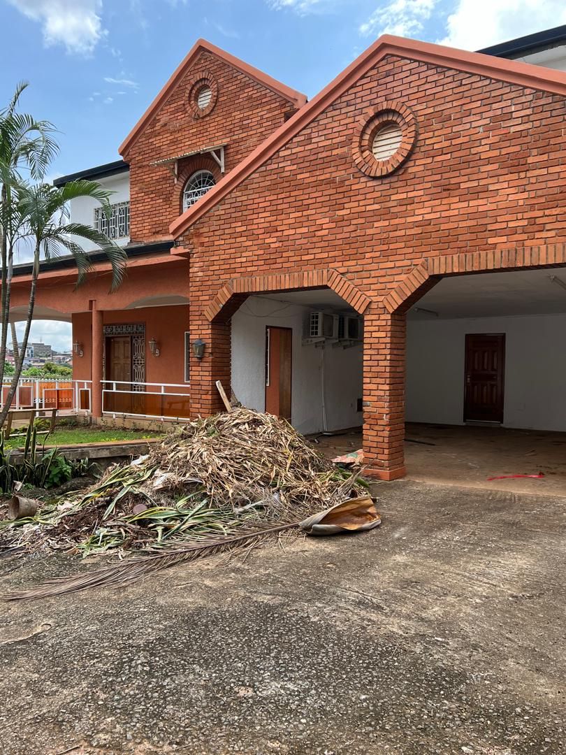 Office to rent at Yaoundé, Bastos, Bastos - 600 m2 - 1 700 000 FCFA