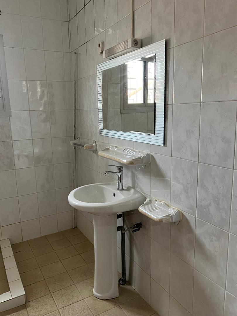 Bureau à louer à Yaoundé, Bastos, Bastos - 600 m2 - 1 700 000 FCFA