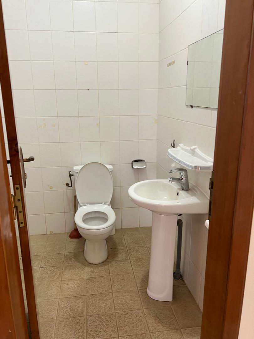 Bureau à louer à Yaoundé, Bastos, Bastos - 600 m2 - 1 700 000 FCFA