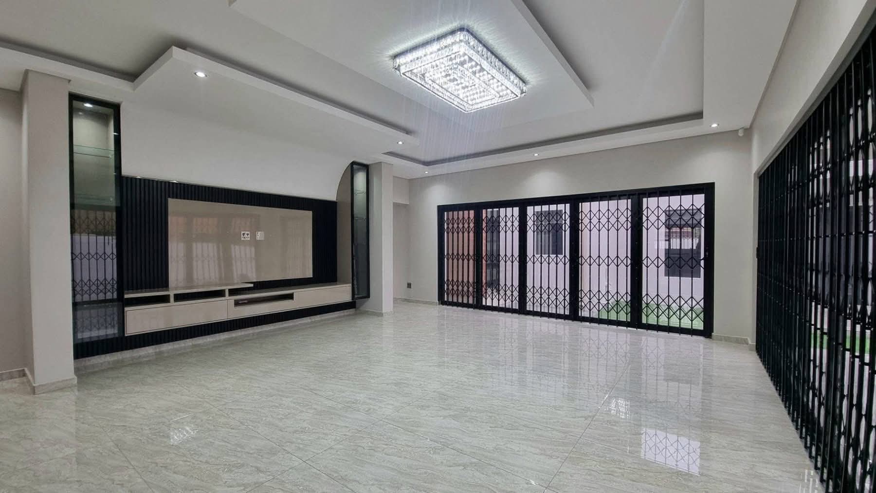Maison (Villa) à louer - Yaoundé, Mfandena, Omnisport - 1 salon(s), 3 chambre(s), 3 salle(s) de bains - 1 500 000 FCFA / mois