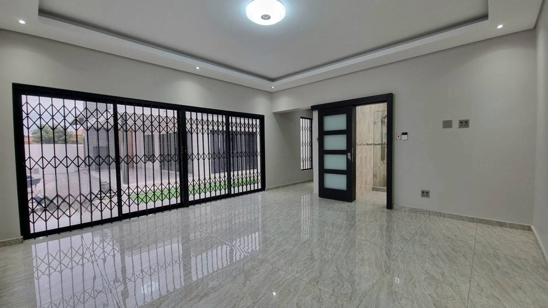 Bureau à louer à Yaoundé, Mfandena, Omnisport - 500 m2 - 1 500 000 FCFA