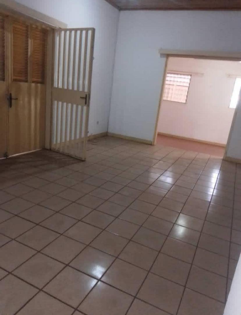 Bureau à louer à Yaoundé, Elig-essono, Elig essono - 800 m2 - 1 500 000 FCFA