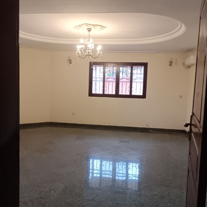 House (Duplex) to rent - Yaoundé, Bastos, Golf - 2 living room(s), 5 bedroom(s), 7 bathroom(s) - 4 000 000 FCFA / month