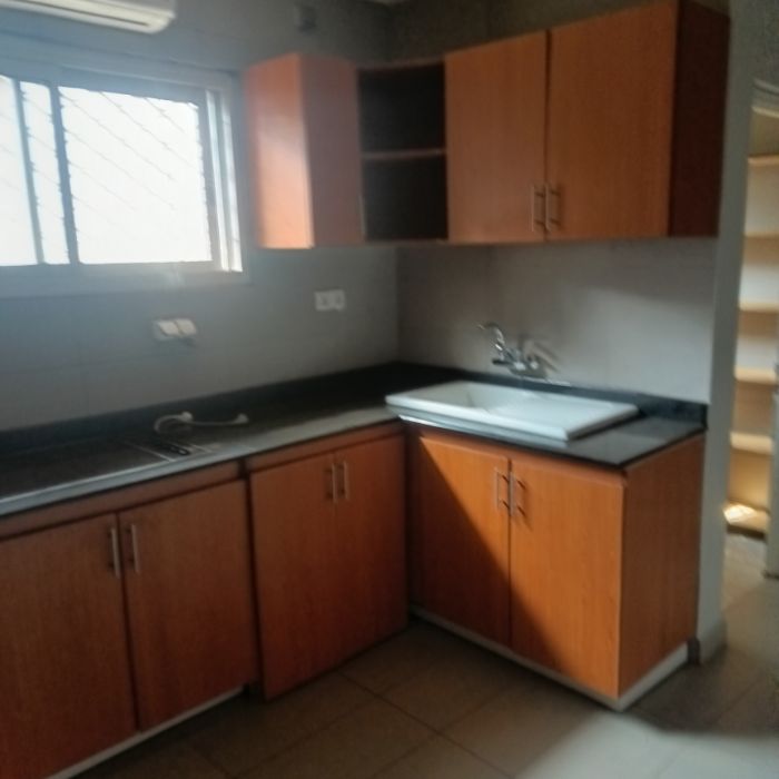 House (Villa) to rent - Yaoundé, Bastos, Bastos - 1 living room(s), 4 bedroom(s), 4 bathroom(s) - 2 500 000 FCFA / month
