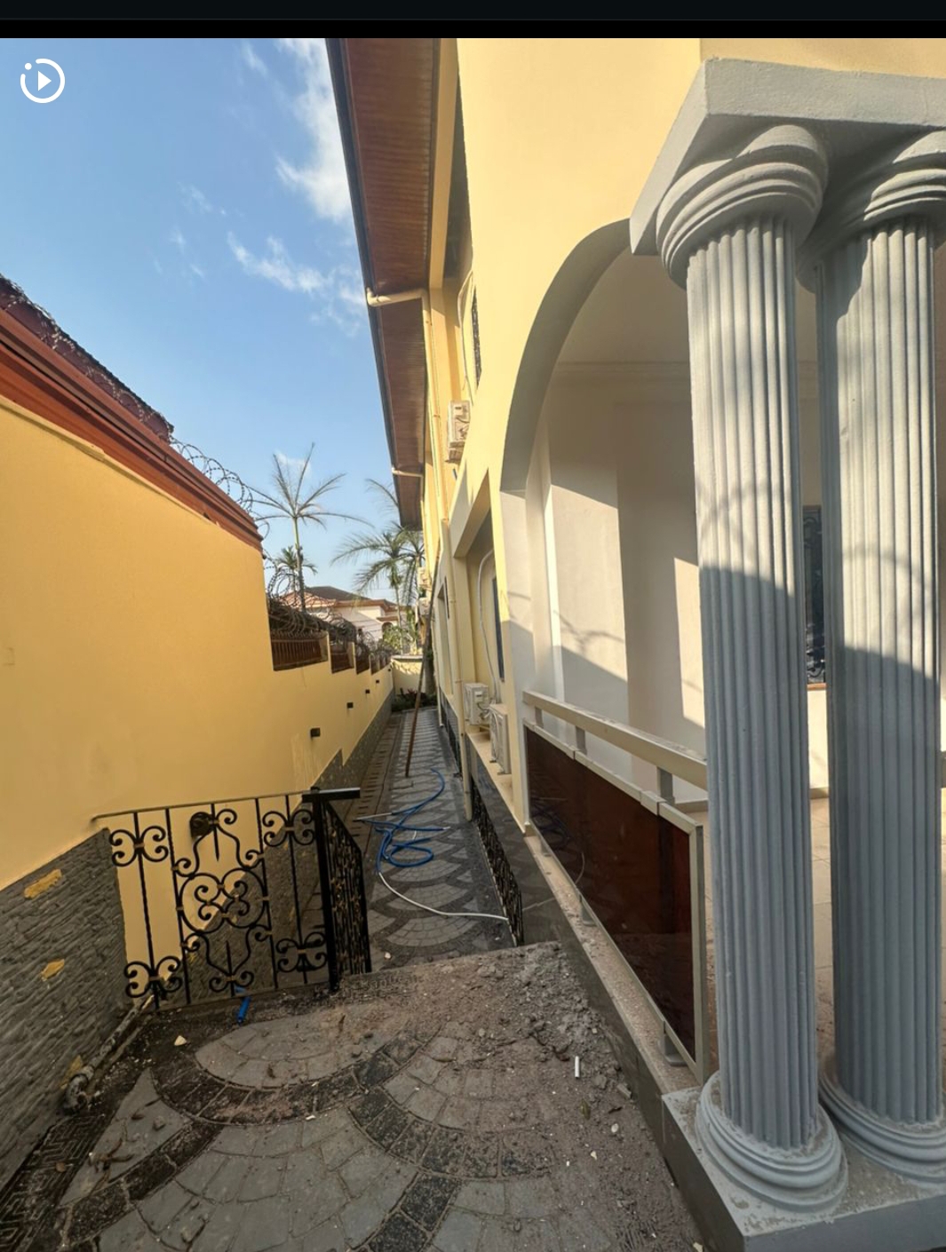 House (Duplex) to rent - Yaoundé, Bastos, Golf - 1 living room(s), 4 bedroom(s), 4 bathroom(s) - 2 500 000 FCFA / month