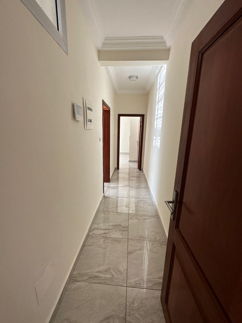 Apartment to rent - Yaoundé, Bastos, Bastos centre - 1 living room(s), 2 bedroom(s), 3 bathroom(s) - 850 000 FCFA / month