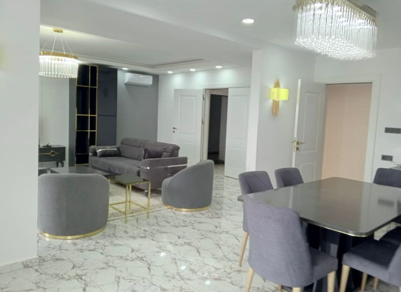 Appartement à louer - Yaoundé, Bastos, Bastos centre PRIX À LA NUITÉE - 1 salon(s), 3 chambre(s), 3 salle(s) de bains - 400 000 FCFA / mois