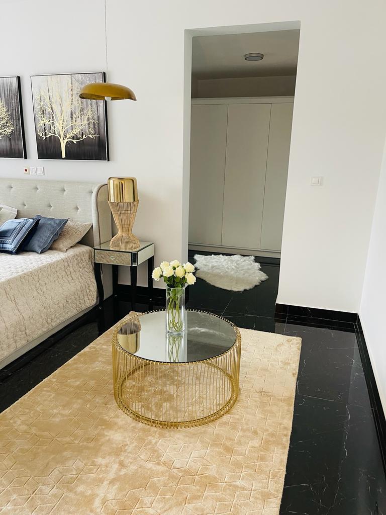 Appartement à louer - Yaoundé, Bastos, Bastos centre PRIX À LA NUITÉE - 1 salon(s), 3 chambre(s), 3 salle(s) de bains - 400 000 FCFA / mois