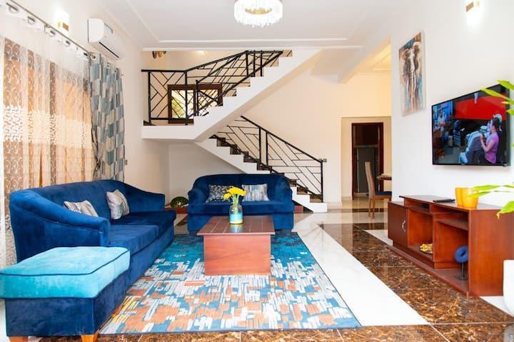 Apartment to rent - Yaoundé, Bastos, OMNISPORT PRIX a LA NUITÉE - 1 living room(s), 3 bedroom(s), 3 bathroom(s) - 60 000 FCFA / month