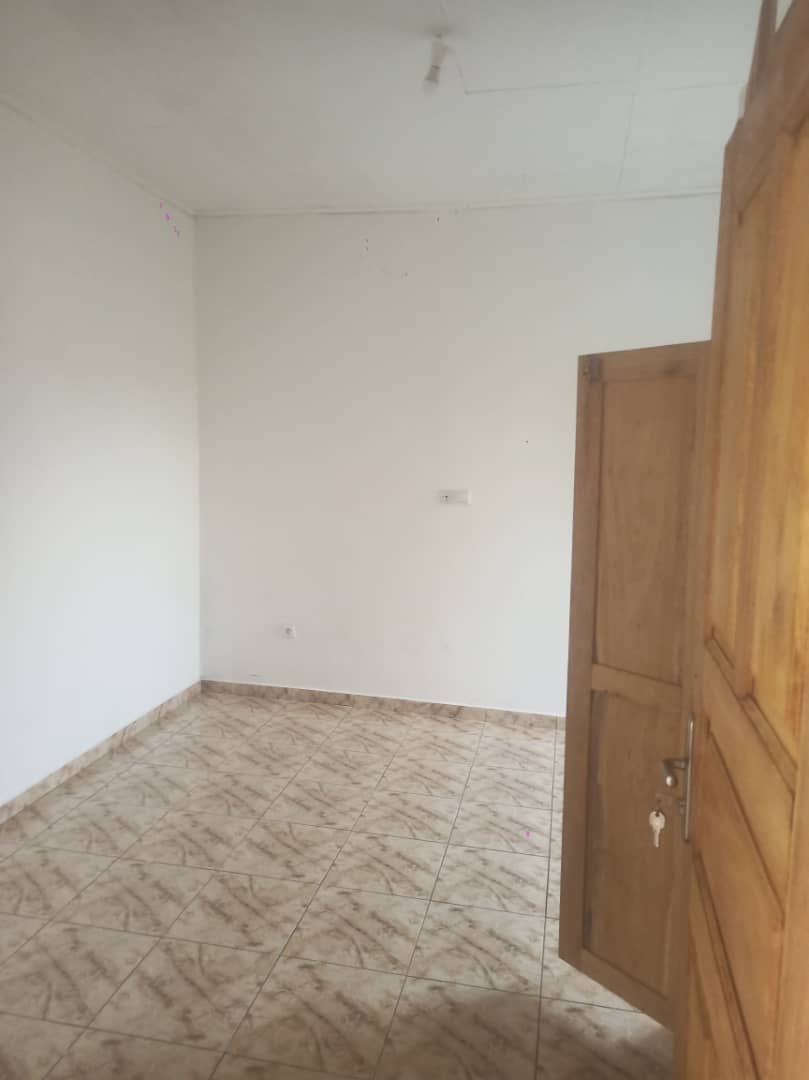 House (Villa) for sale - Douala, Japoma, Japoma Lycée - 1 living room(s), 4 bedroom(s), 3 bathroom(s) - 70 000 000 FCFA / month