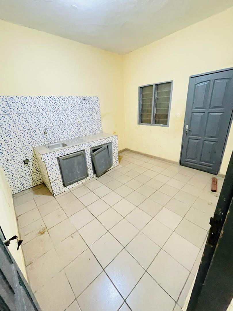 Apartment to rent - Douala, Makepe, Lycée - 1 living room(s), 2 bedroom(s), 2 bathroom(s) - 120 000 FCFA / month