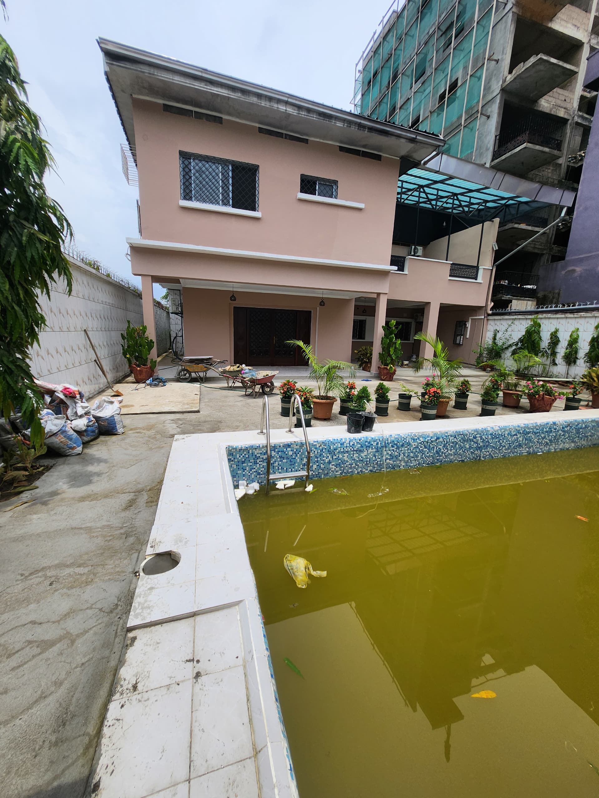 House (Villa) to rent - Douala, Bonapriso, Avg - 1 living room(s), 4 bedroom(s), 3 bathroom(s) - 3 000 000 FCFA / month