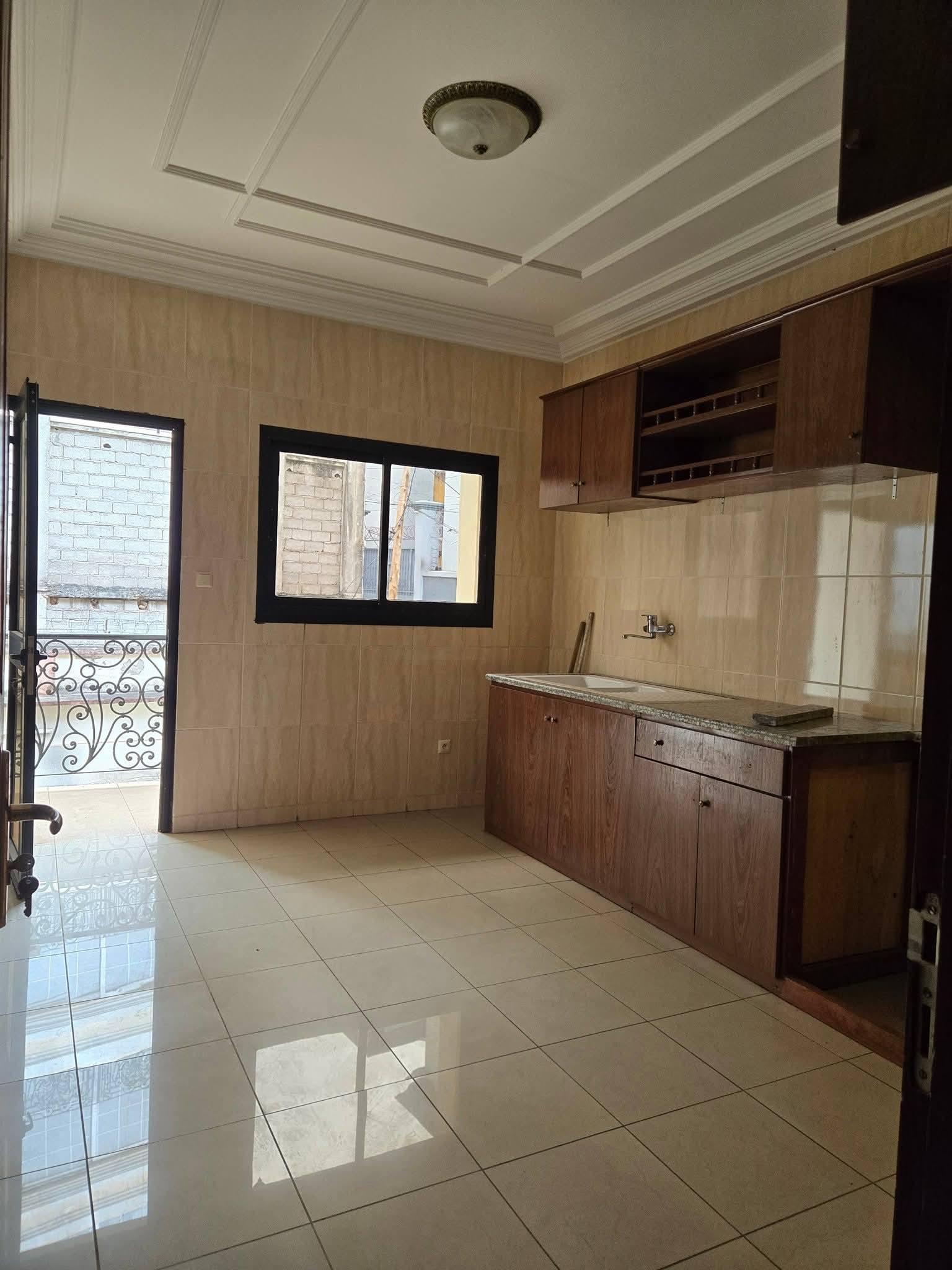 Apartment to rent - Yaoundé, Bastos, bastos - 1 living room(s), 3 bedroom(s), 3 bathroom(s) - 650 000 FCFA / month