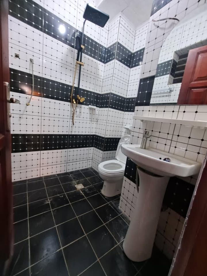 Apartment to rent - Yaoundé, Santa Barbara, santa babara - 1 living room(s), 3 bedroom(s), 3 bathroom(s) - 200 000 FCFA / month