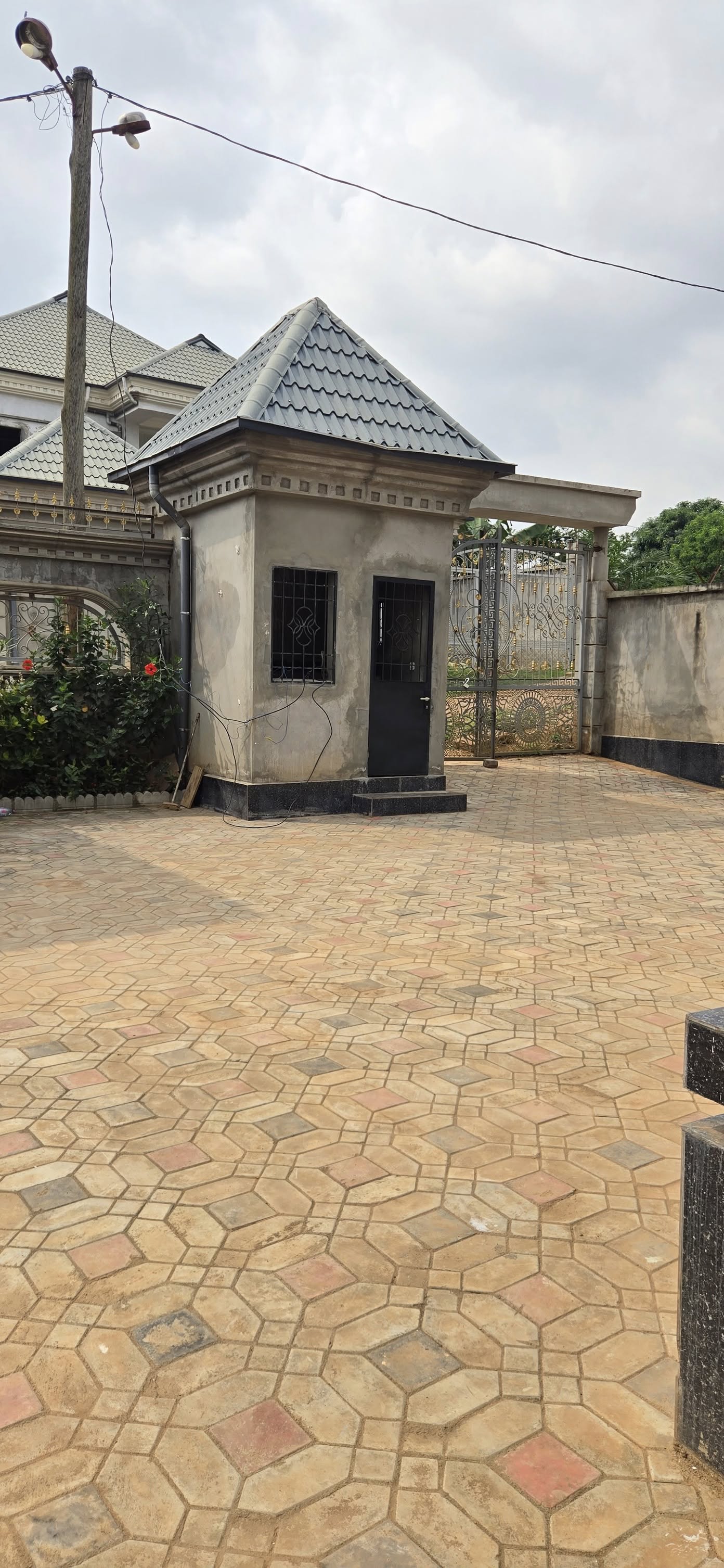 Maison (Duplex) à vendre - Yaoundé, Odza, odza - 3 salon(s), 8 chambre(s), 9 salle(s) de bains - 200 000 000 FCFA