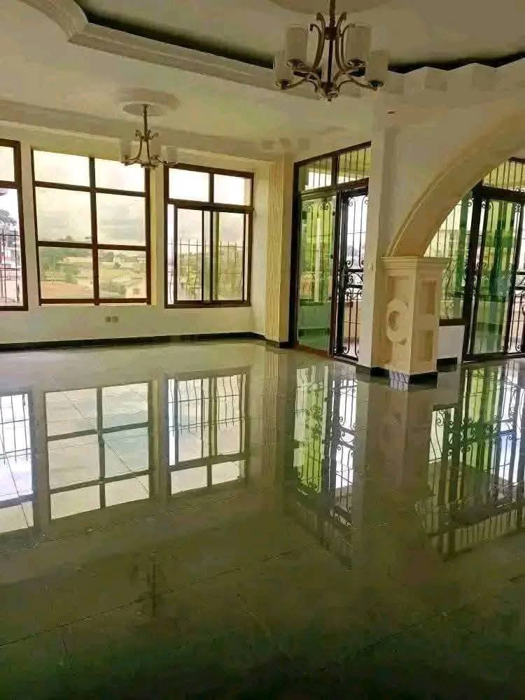 Apartment to rent - Yaoundé, Bastos, bastos - 1 living room(s), 3 bedroom(s), 4 bathroom(s) - 1 300 000 FCFA / month