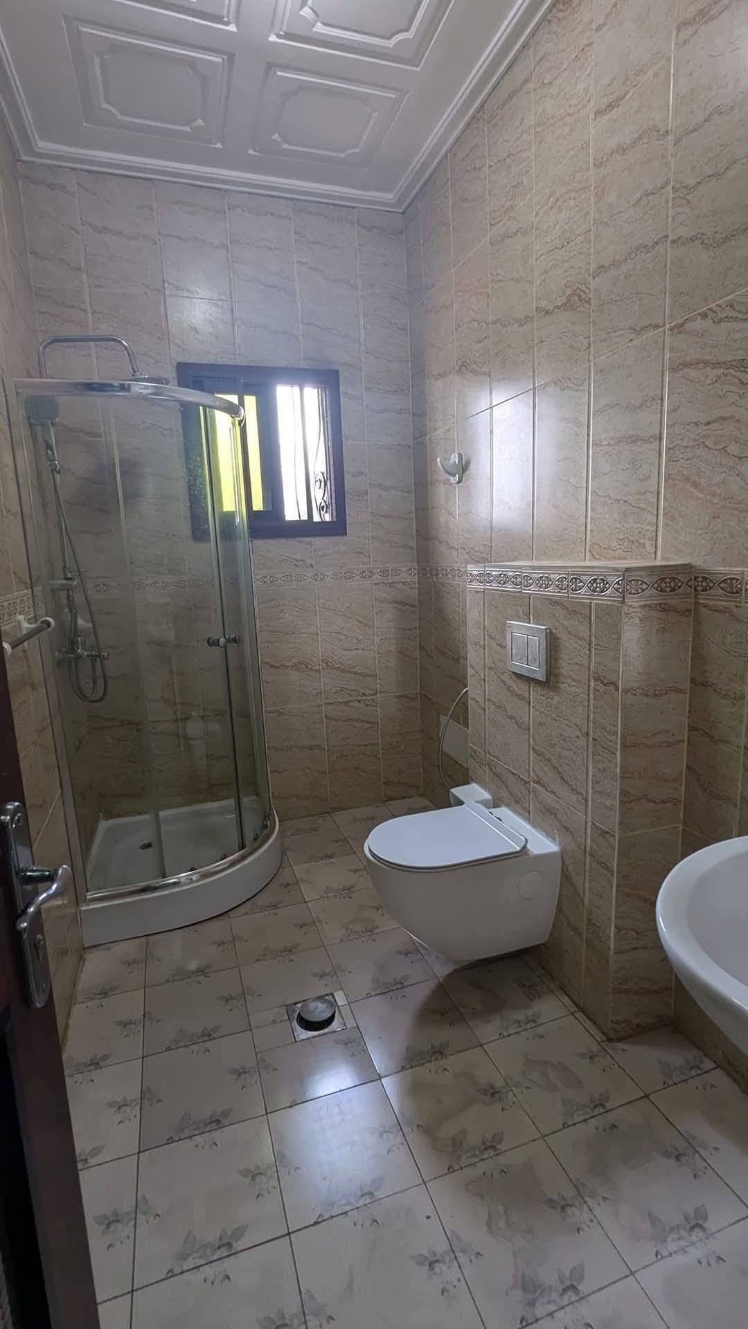 Apartment to rent - Yaoundé, Bastos, bastos - 1 living room(s), 3 bedroom(s), 4 bathroom(s) - 1 300 000 FCFA / month