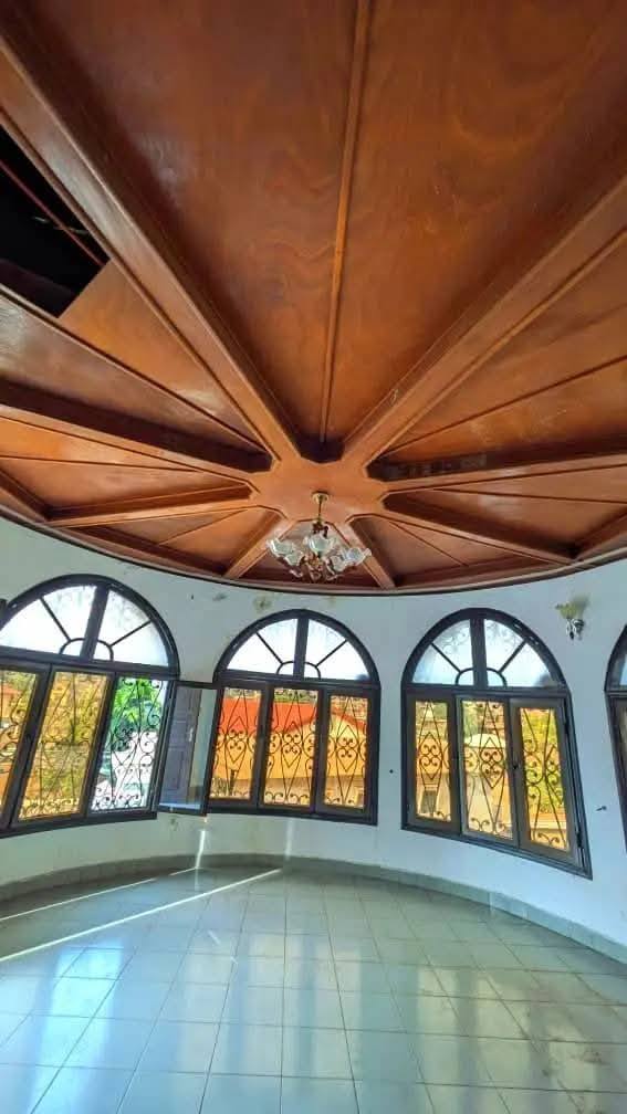 House (Triplex) to rent - Yaoundé, Bastos, bastos - 3 living room(s), 8 bedroom(s), 6 bathroom(s) - 800 000 FCFA / month