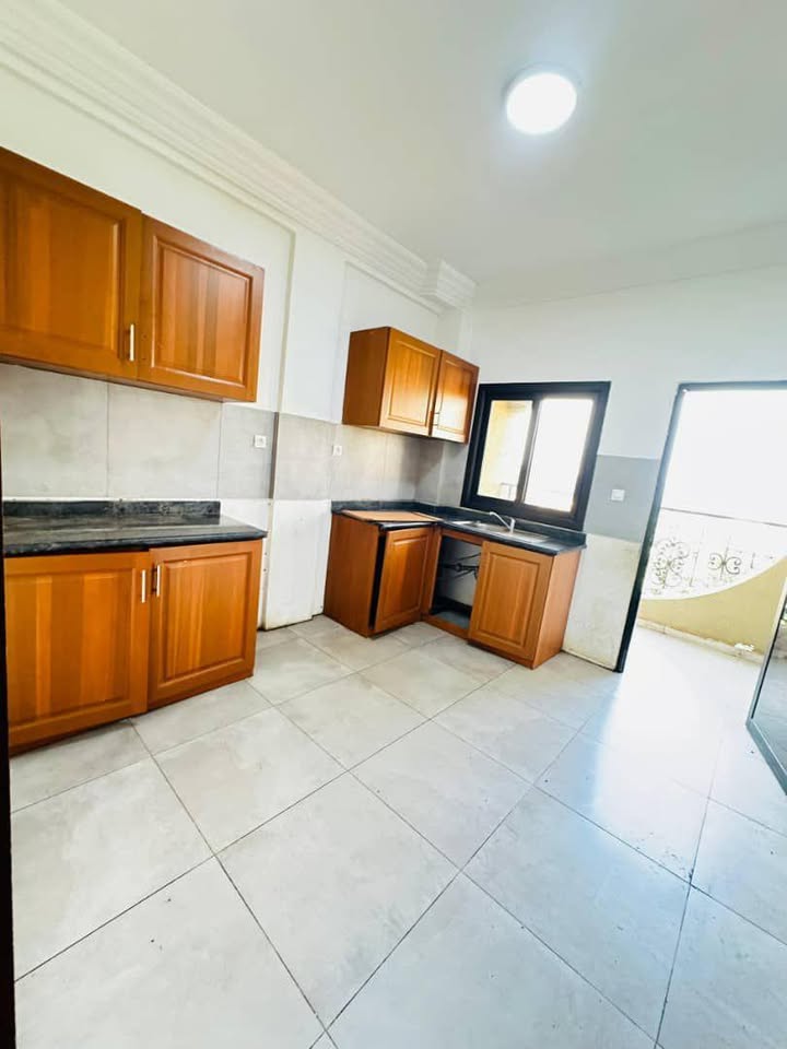 Apartment to rent - Yaoundé, Odza, cite de la paix - 1 living room(s), 3 bedroom(s), 2 bathroom(s) - 250 000 FCFA / month