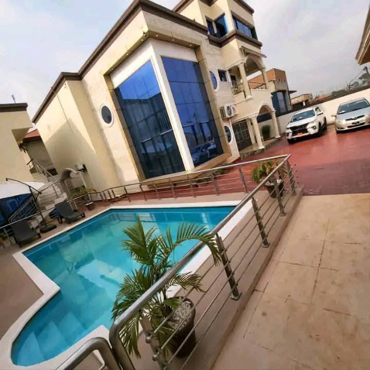 House (Duplex) for sale - Yaoundé, Ahala, awae - 3 living room(s), 7 bedroom(s), 6 bathroom(s) - 250 000 000 FCFA / month