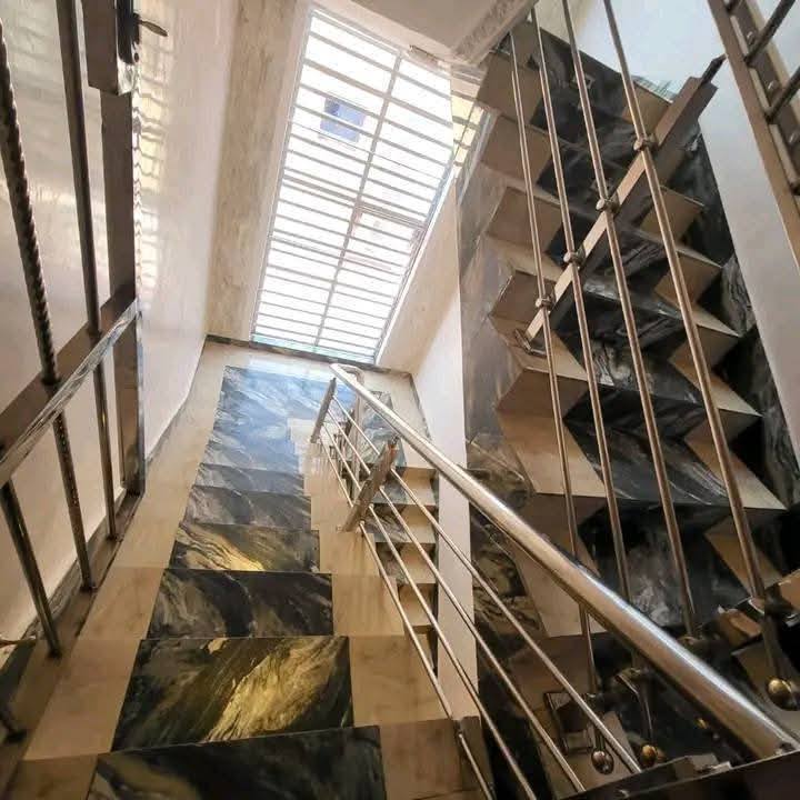 Maison (Duplex) à vendre - Yaoundé, Ahala, awae - 3 salon(s), 7 chambre(s), 6 salle(s) de bains - 250 000 000 FCFA