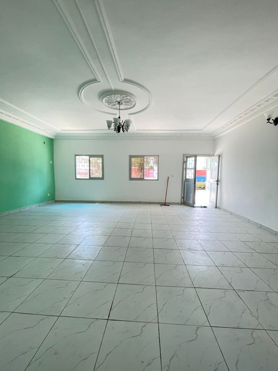 Appartement à louer - Douala, Bonamoussadi, Bien situer à nderven pas loin de la route - 1 salon(s), 2 chambre(s), 2 salle(s) de bains - 170 000 FCFA / mois