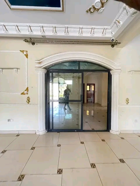 House (Duplex) to rent - Yaoundé, Mimboman I, Mimboman - 4 living room(s), 7 bedroom(s), 7 bathroom(s) - 700 000 FCFA / month
