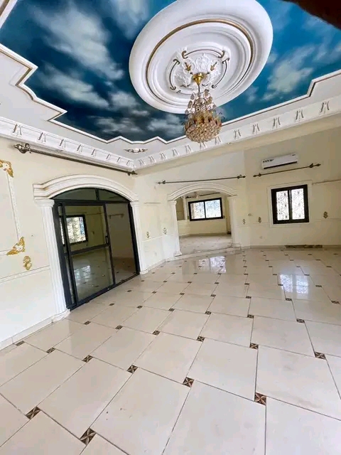 House (Duplex) to rent - Yaoundé, Mimboman I, Mimboman - 4 living room(s), 7 bedroom(s), 7 bathroom(s) - 700 000 FCFA / month