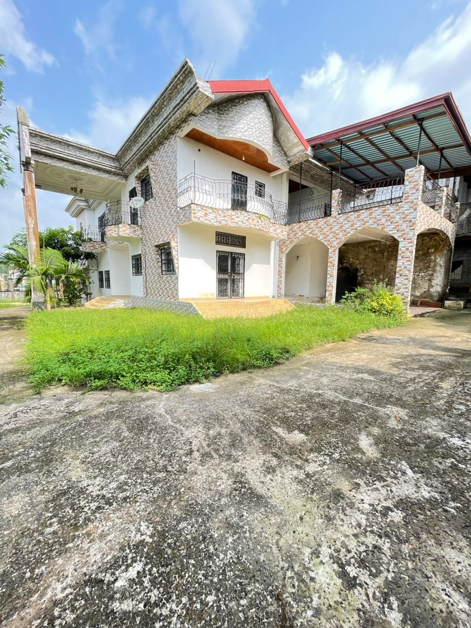 House (Duplex) to rent - Douala, Makepe, Montana cyti - 3 living room(s), 5 bedroom(s), 6 bathroom(s) - 500 000 FCFA / month