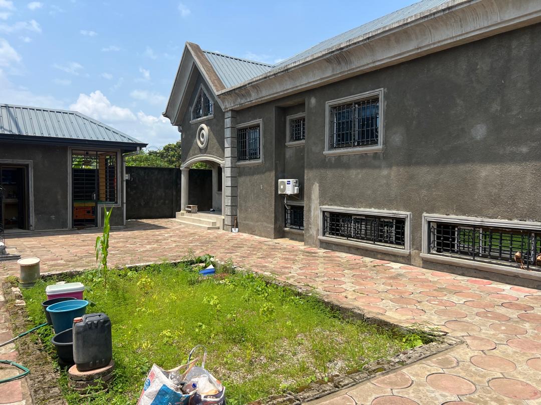 House (Villa) for sale - Douala, Lendi, Chefferie lendi - 1 living room(s), 4 bedroom(s), 3 bathroom(s) - 128 000 000 FCFA / month