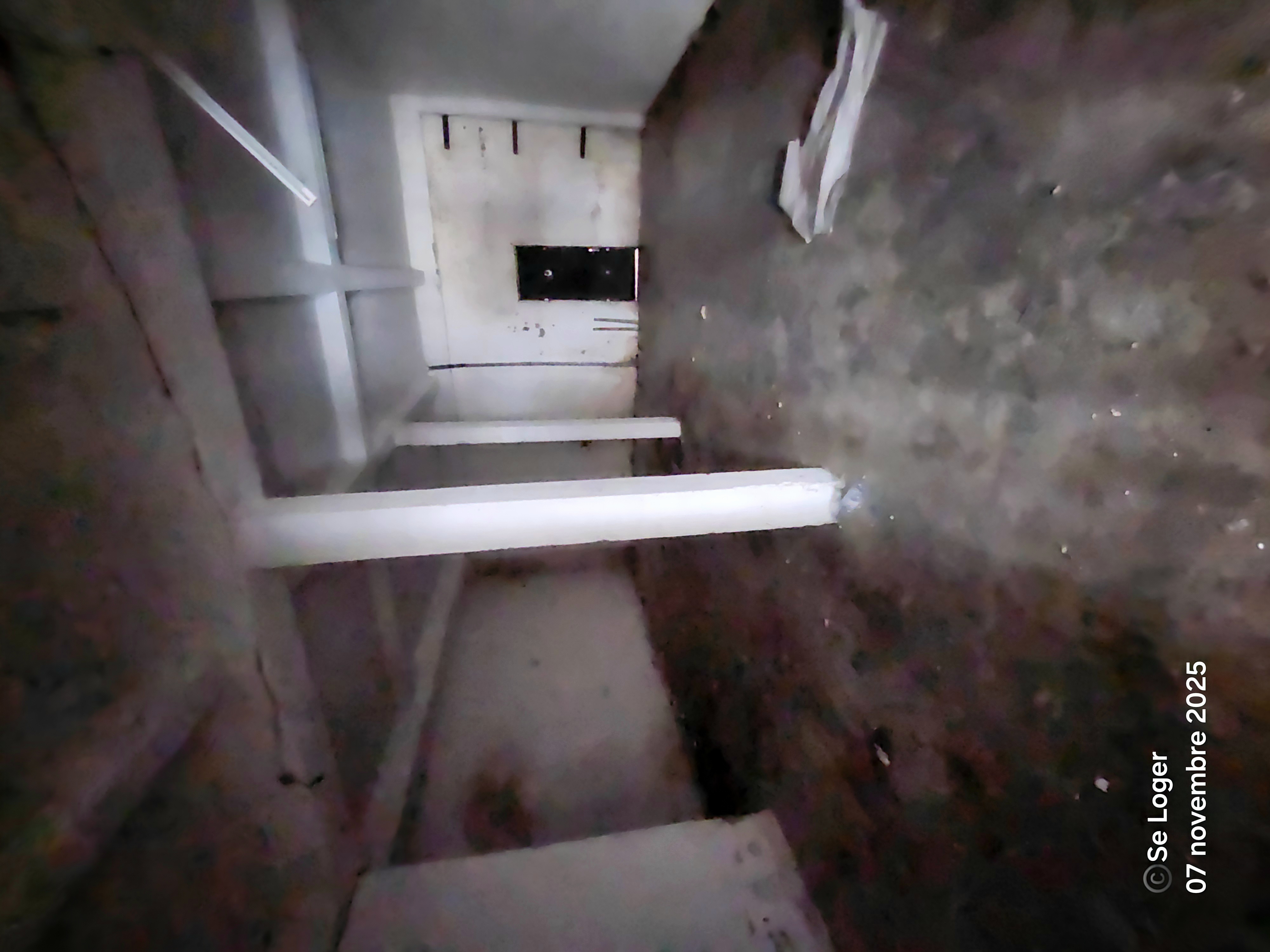 Warehouse to rent at Douala, Akwa I, Salle des fêtes - 130 m2 - 600 000 FCFA