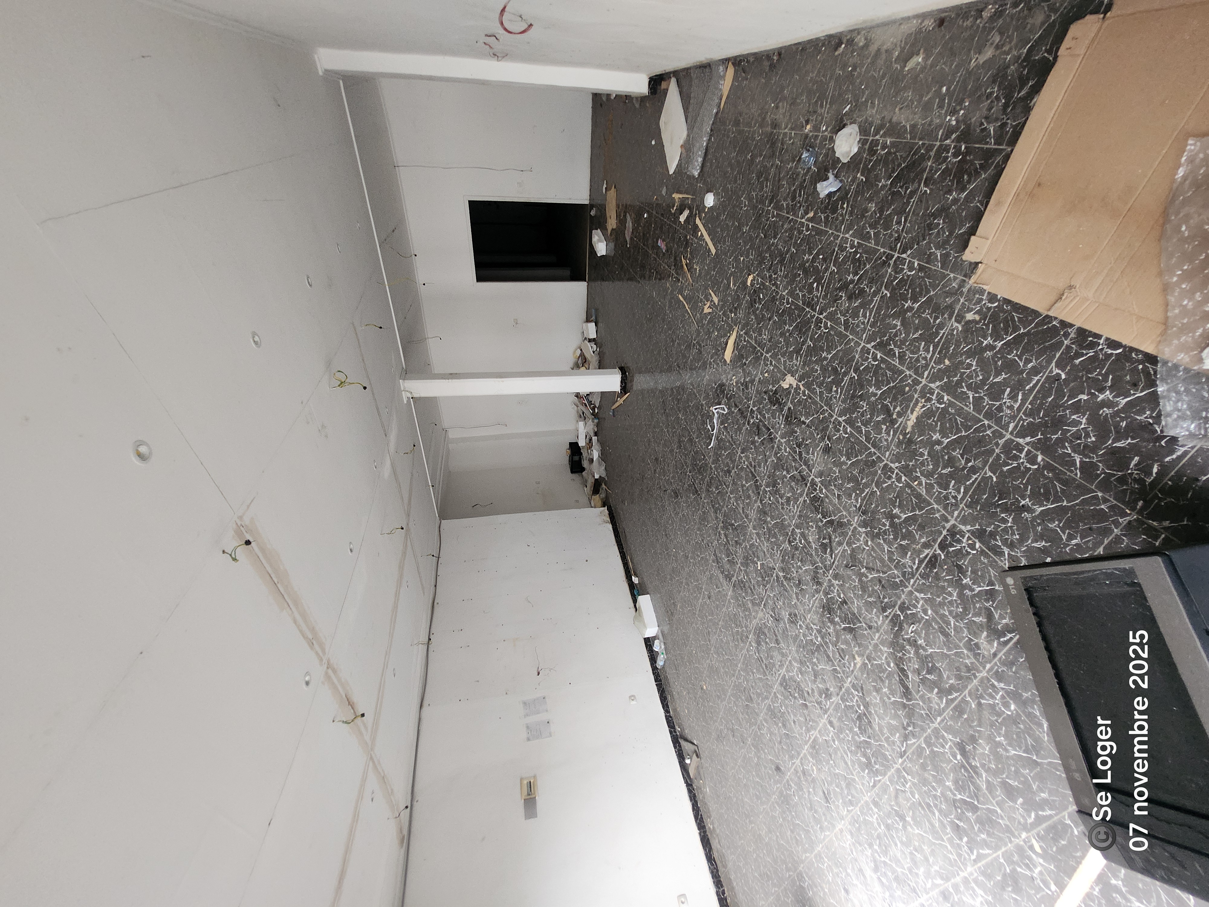 Warehouse to rent at Douala, Akwa I, Salle des fêtes - 130 m2 - 600 000 FCFA