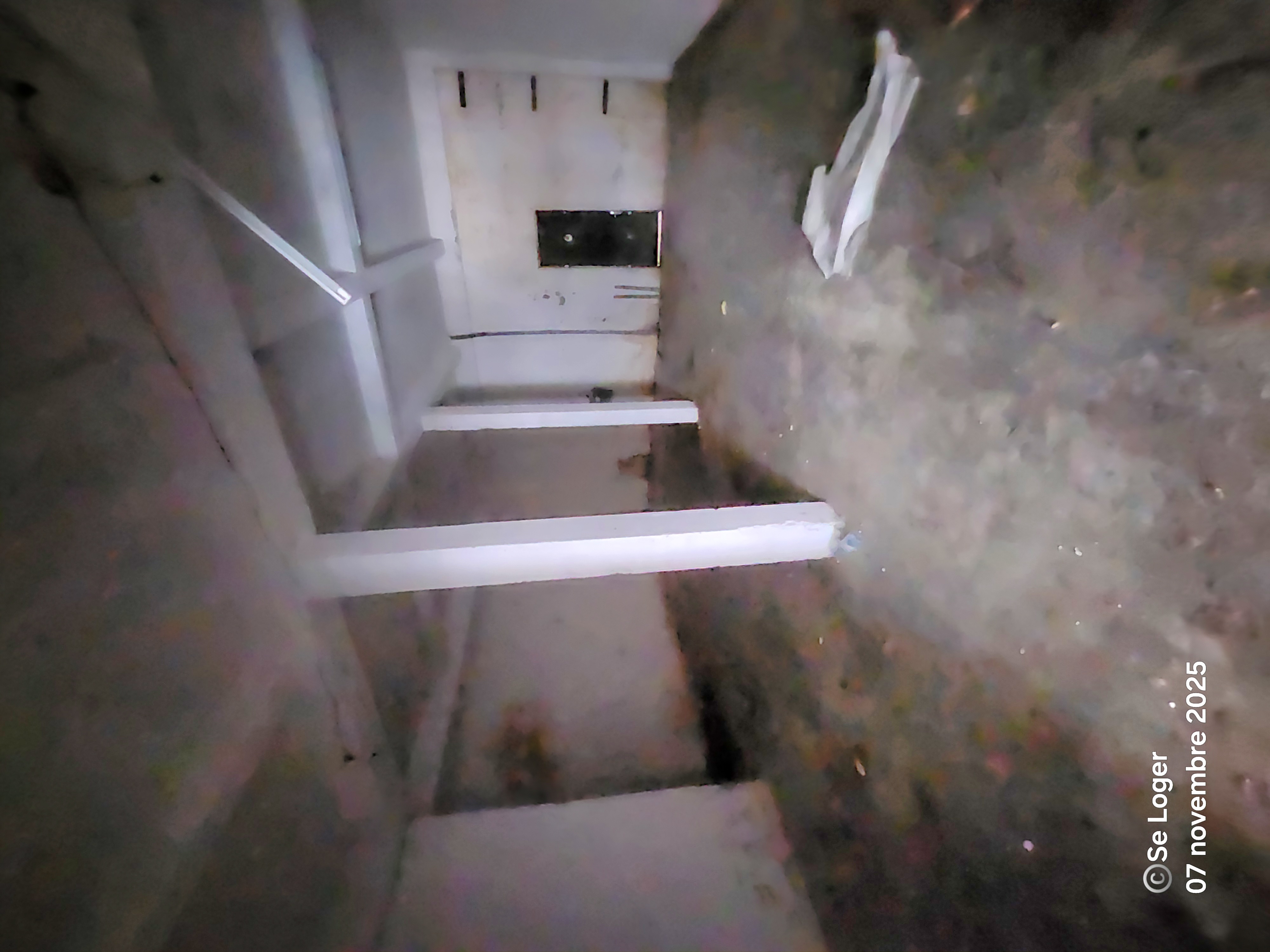 Warehouse to rent at Douala, Akwa I, Salle des fêtes - 130 m2 - 600 000 FCFA