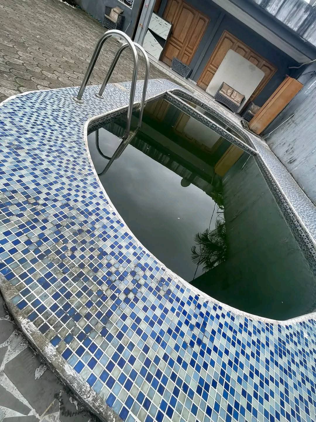 House (Villa) to rent - Douala, Bonapriso, HA - 1 living room(s), 3 bedroom(s), 4 bathroom(s) - 1 000 000 FCFA / month