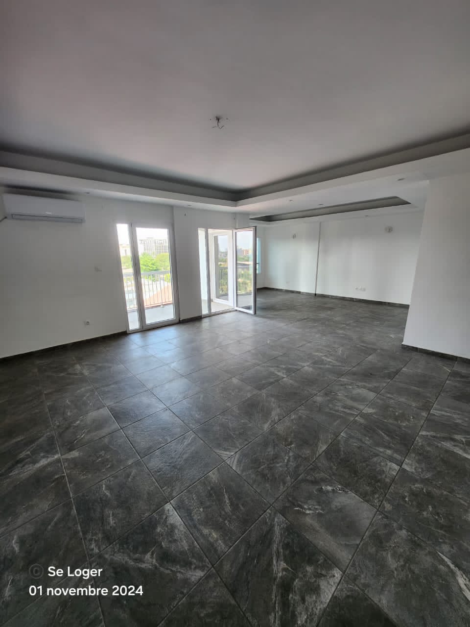 Apartment to rent - Douala, Bonapriso, Hydrocarbures - 1 living room(s), 3 bedroom(s), 4 bathroom(s) - 900 000 FCFA / month