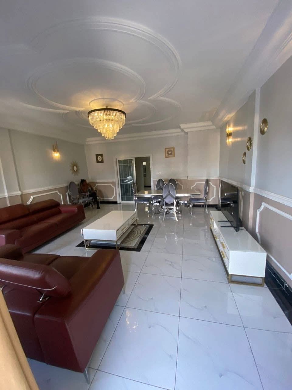 Appartement à louer - Douala, Bonamoussadi, Denver - 1 salon(s), 2 chambre(s), 3 salle(s) de bains - 530 000 FCFA / mois