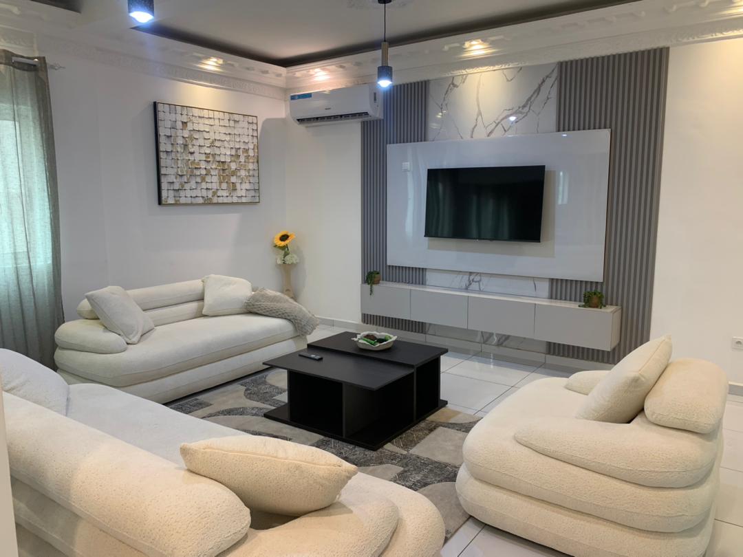 Appartement à louer - Yaoundé, Bastos, GOLF PRIX À LA NUITÉE ? - 1 salon(s), 2 chambre(s), 3 salle(s) de bains - 70 000 FCFA / mois