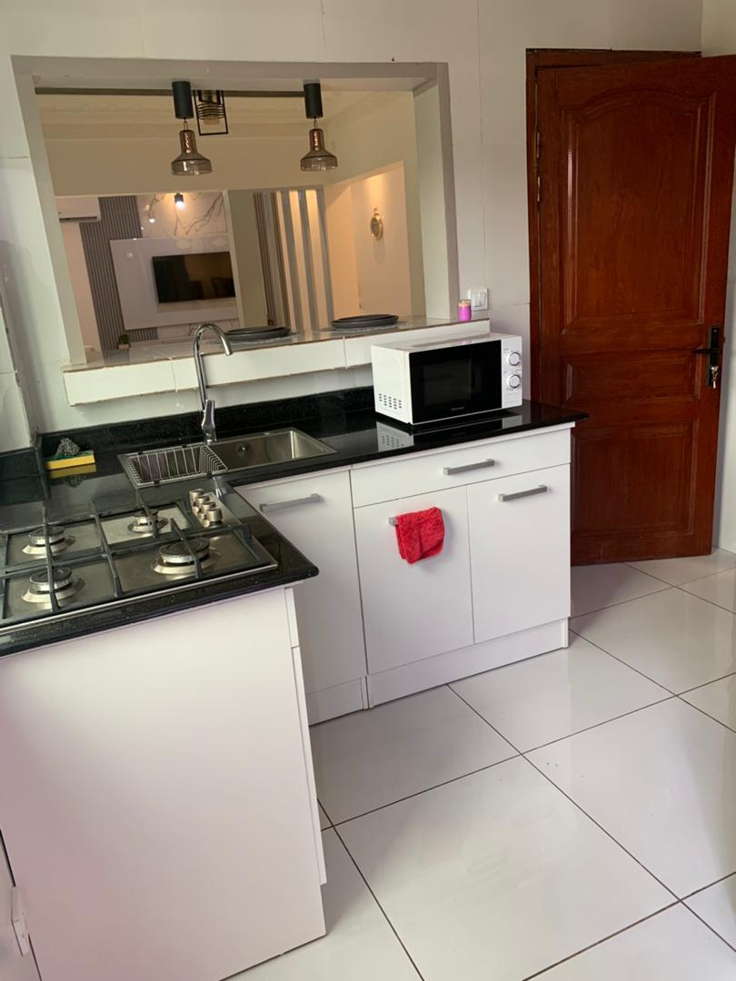 Appartement à louer - Yaoundé, Bastos, GOLF PRIX À LA NUITÉE ? - 1 salon(s), 2 chambre(s), 3 salle(s) de bains - 70 000 FCFA / mois