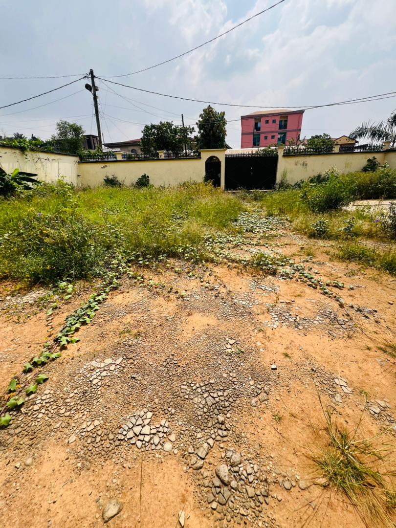 Land for sale at Yaoundé, Efoulan, Pont - 540 m2 - 45 000 000 FCFA