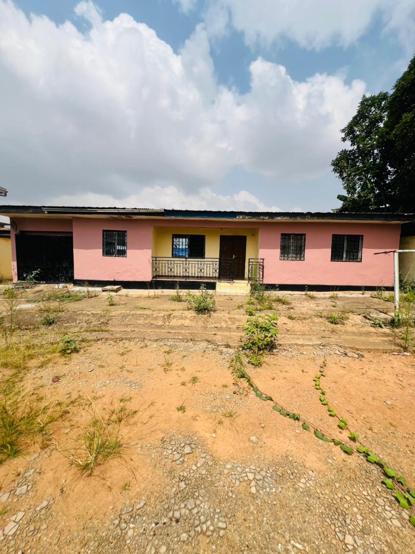 Land for sale at Yaoundé, Efoulan, Pont - 540 m2 - 45 000 000 FCFA