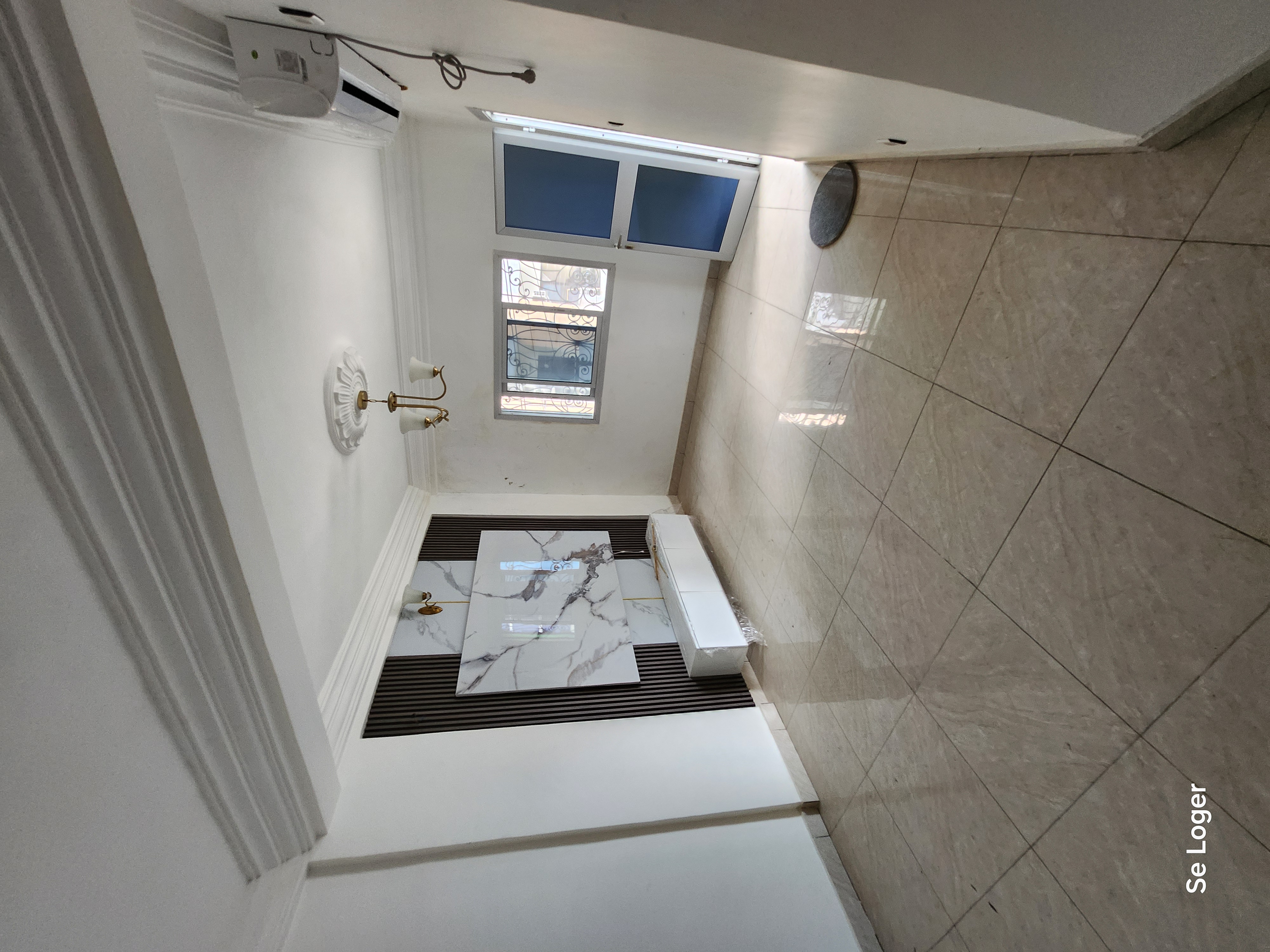 Appartement à louer - Douala, Bonapriso, M - 1 salon(s), 1 chambre(s), 1 salle(s) de bains - 300 000 FCFA / mois