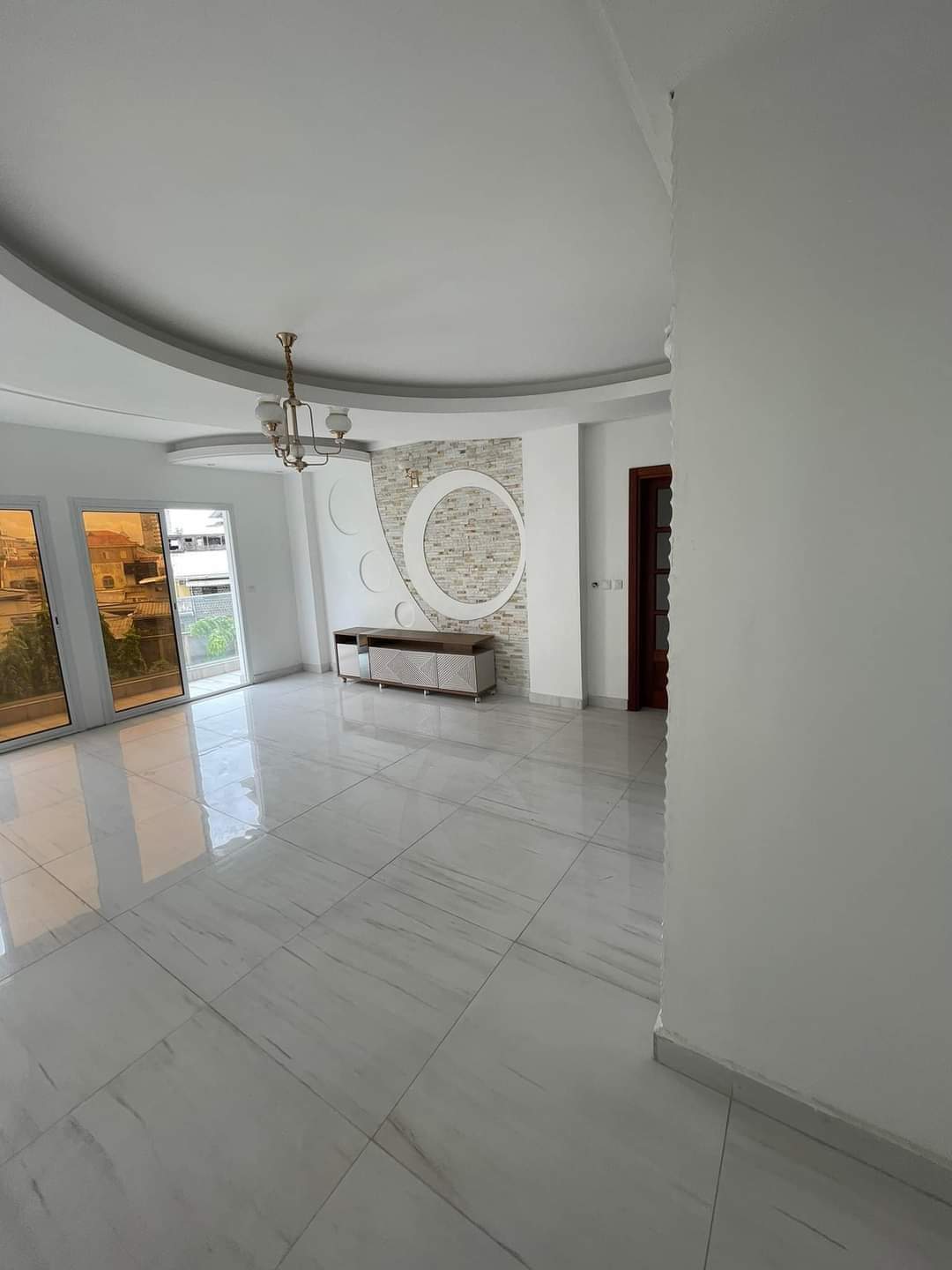 Appartement à louer - Douala, Bonapriso, M - 1 salon(s), 2 chambre(s), 3 salle(s) de bains - 700 000 FCFA / mois