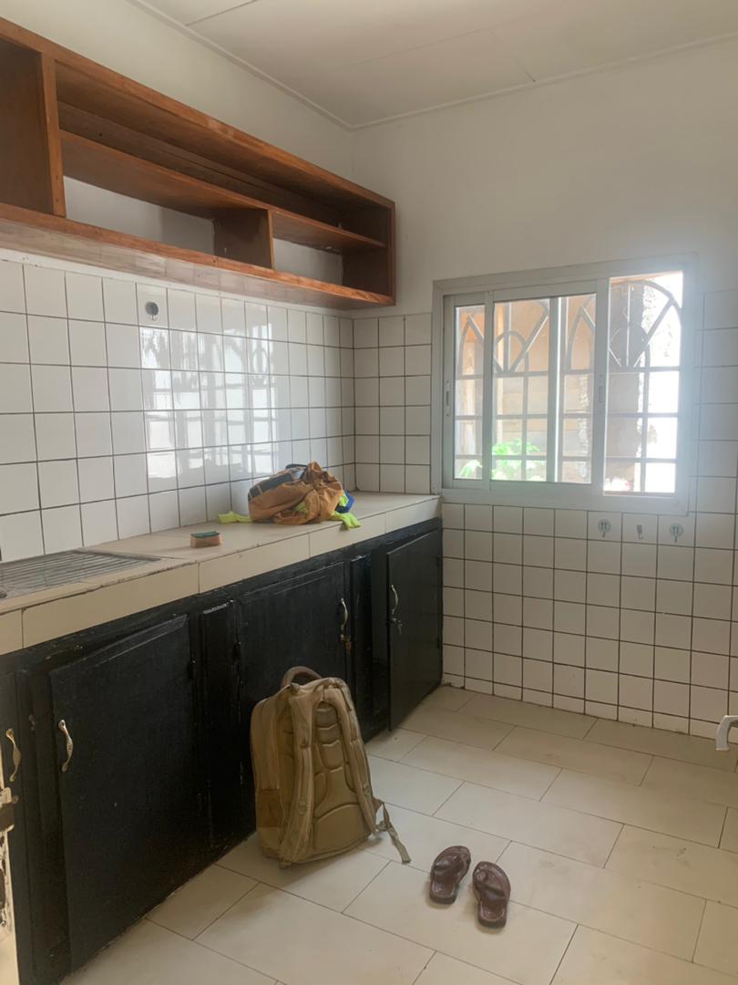 Apartment to rent - Yaoundé, Bastos, GOLF - 1 living room(s), 2 bedroom(s), 2 bathroom(s) - 250 000 FCFA / month