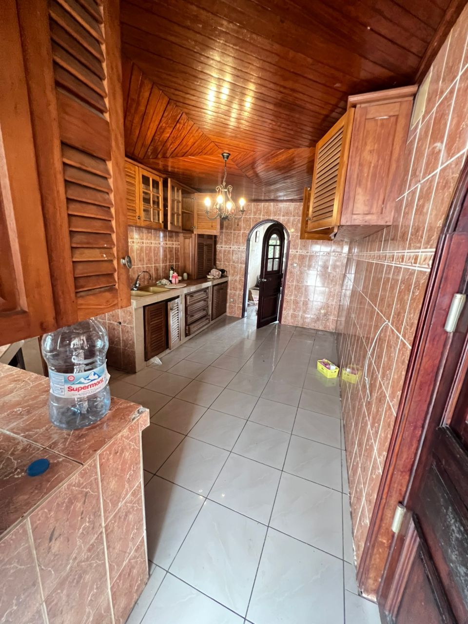 House (Villa) to rent - Douala, Makepe, Carrefour conquet - 2 living room(s), 5 bedroom(s), 4 bathroom(s) - 350 000 FCFA / month