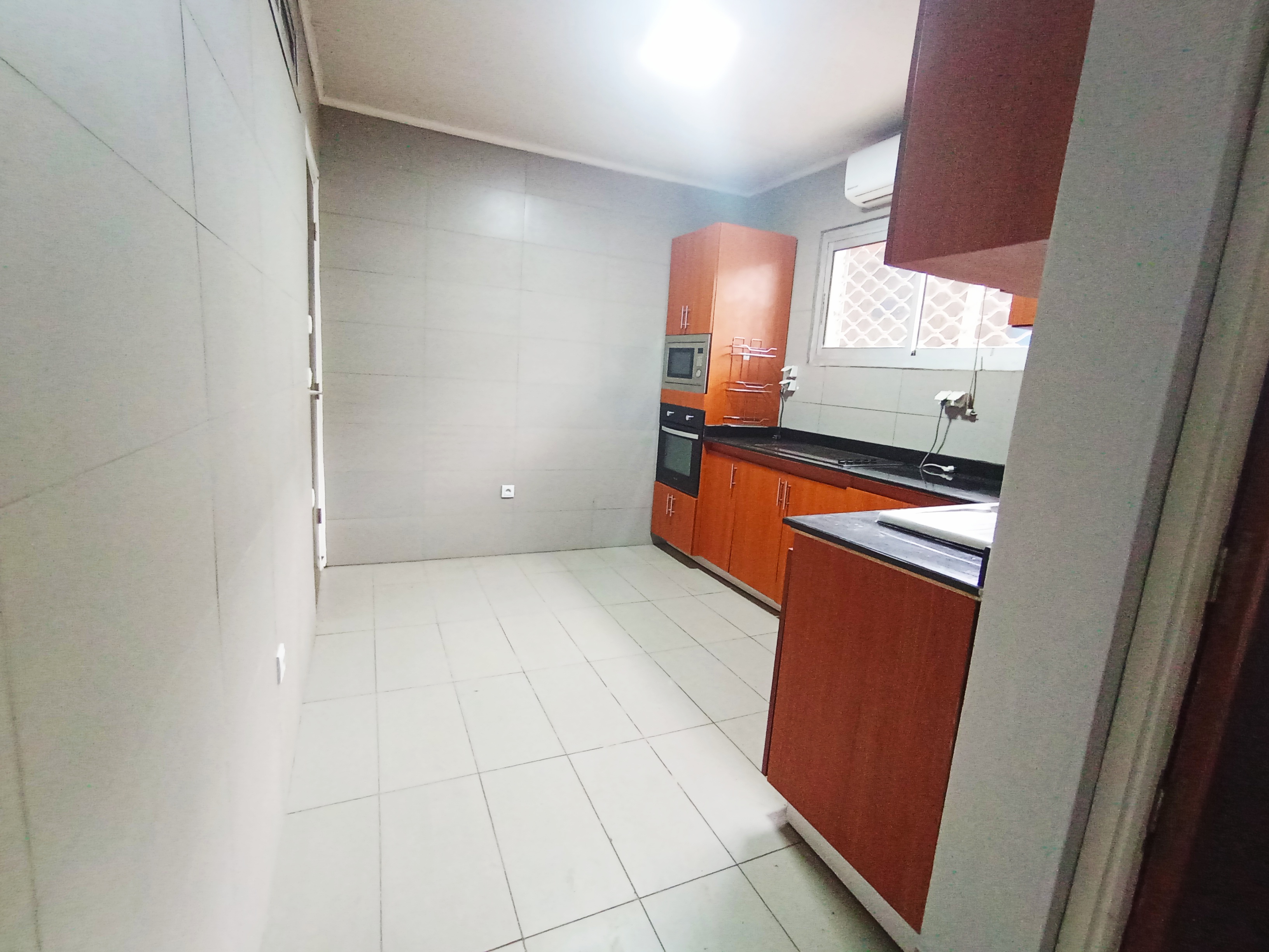 House (Villa) to rent - Yaoundé, Bastos, Bastos centre - 1 living room(s), 3 bedroom(s), 3 bathroom(s) - 2 000 000 FCFA / month